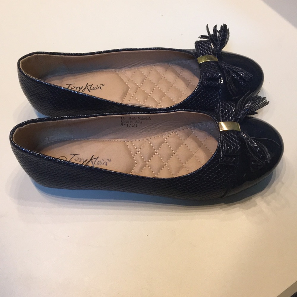 Navy patent leather flats with bow size 9. Nice!